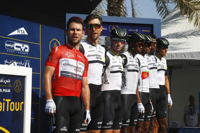 Equipo que participó en el Tour de Dubai con Cavendish vistiendo el maillot de líder. Fuente: cyclingnews.com