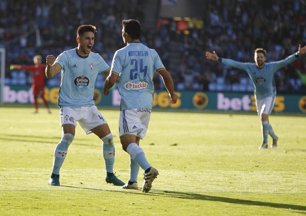 Roncaglia celebra su gol junto a David Costas (www.farodevigo.es)