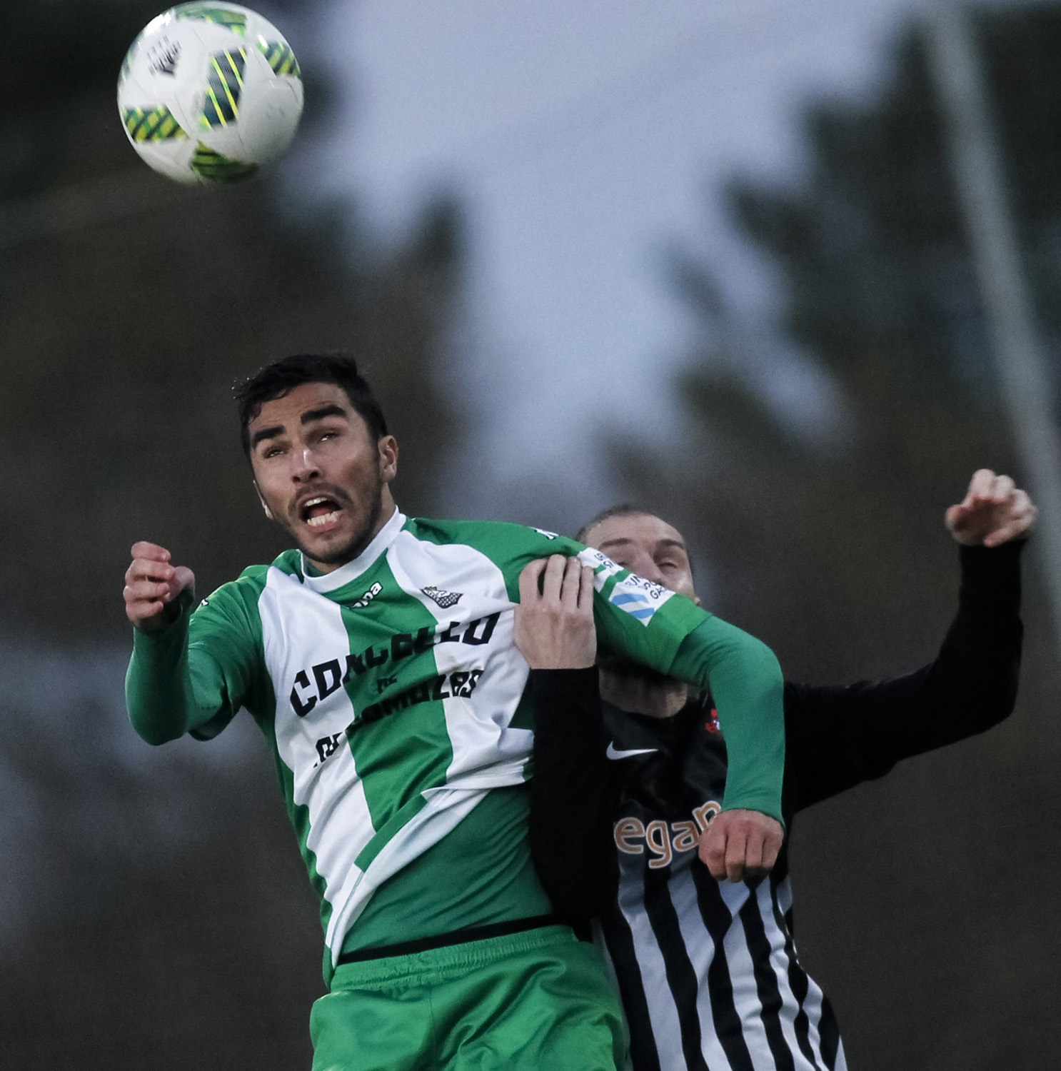 Disputa de balón entre Racing de Ferrol-Somozas