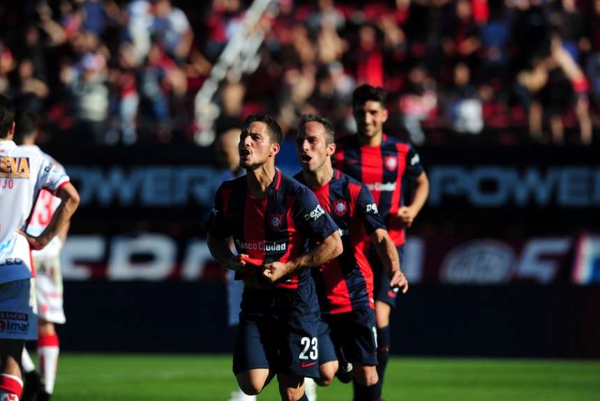 Festejo de Sebastian Blanco en su gol (Foto vía Ole.com.ar)