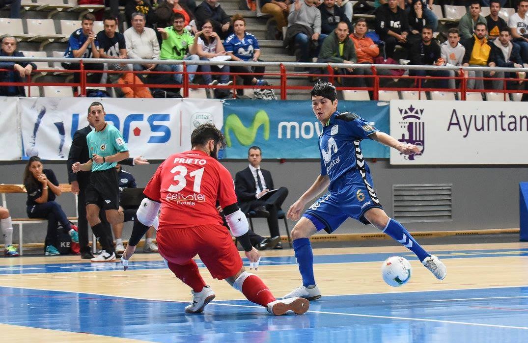 Mano a mano entre Prieto y Dani. Foto vía Sandra Santiago (Movistar Inter)