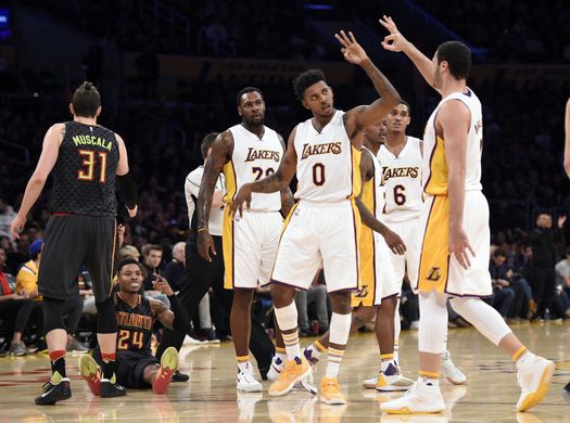Los Lakers realizaron un gran trabajo en equipo(Foto: Kelvin Kuo-USA TODAY Sports)