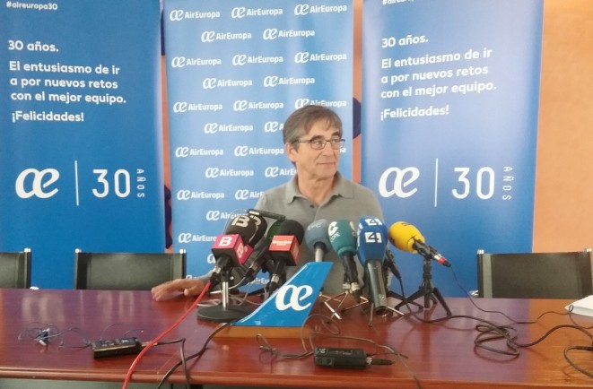 Fernándo Vázquez señaló la importancia del encuentro en rueda de prensa. (Foto: rcdmallorca.es)