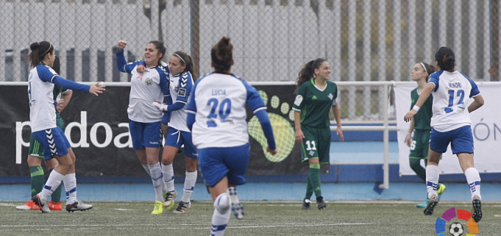 Jugadoras del Zaragoza C.F.F. celebrando un gol (Imagen vía: http://zaragozacff.es/)