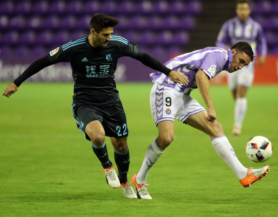 Mata, que no podrá jugar en Palma, en un lance del encuentro de Copa ante la Real Sociedad (Foto: realvalladolid.es)