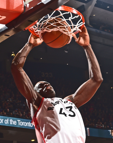 El camerunés Siakam fue otro de los destacados en los locales. (Foto: Ron Turenne/NBAE/Getty Images)