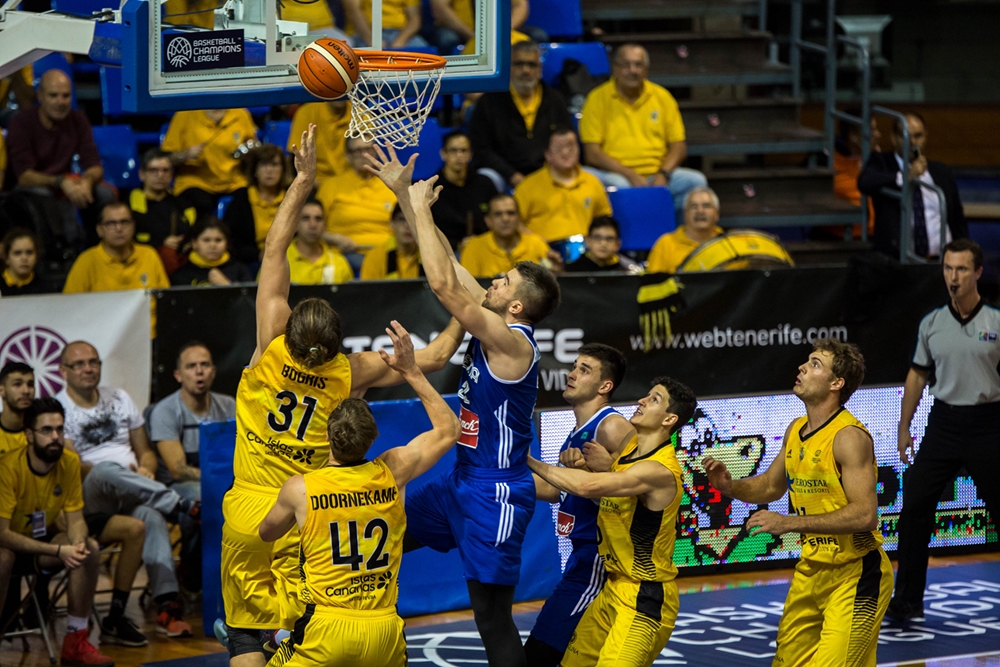 Bogris dominando la zona rival Imagen vía: basketballcl.com