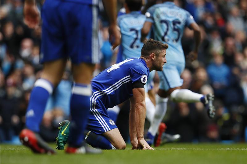 La incredulidad de Cahill ante su gol en contra.