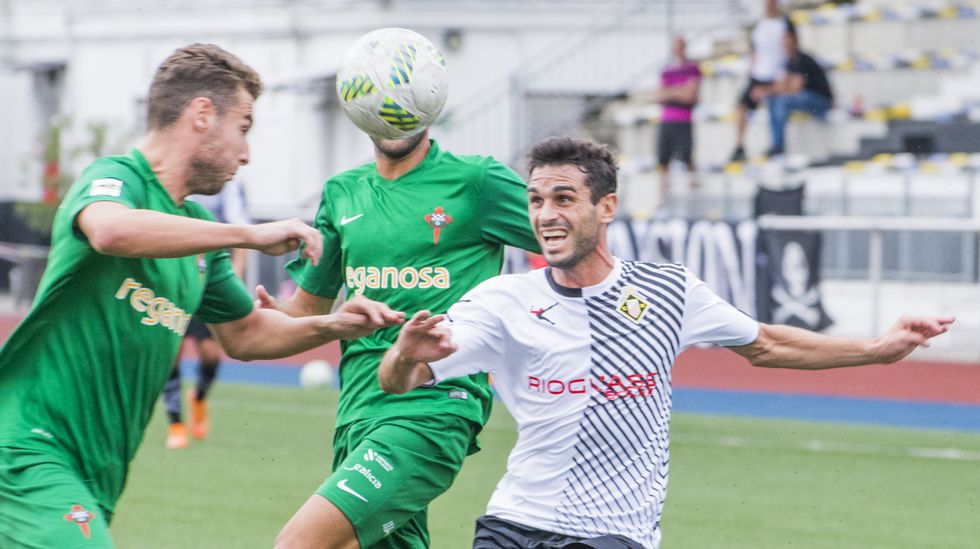 Lance del encuentro de la primera vuelta en el Hermanos Antuña