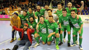 Los jugadores celebrando el pase a la final
