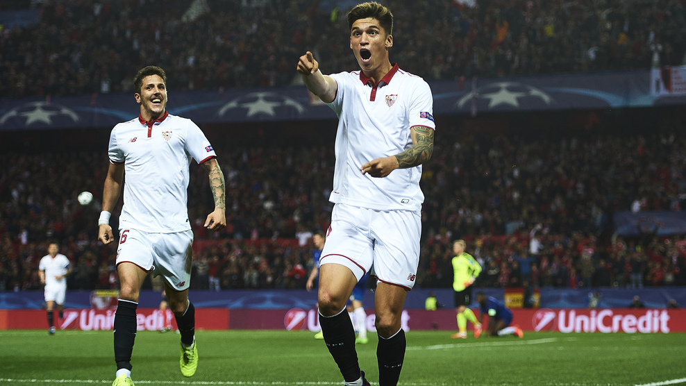 SEVILLE, SPAIN - FEBRUARY 22:  Joaquin Correa of Sevilla FC celebrates after scoring the second goal for Sevilla FC during the UEFA Champions League Round of 16 first leg match between Sevilla FC and Leicester City at Estadio Ramon Sanchez Pizjuan on February 22, 2017 in Seville, Spain.  (Photo by Aitor Alcalde - UEFA/UEFA via Getty Images)