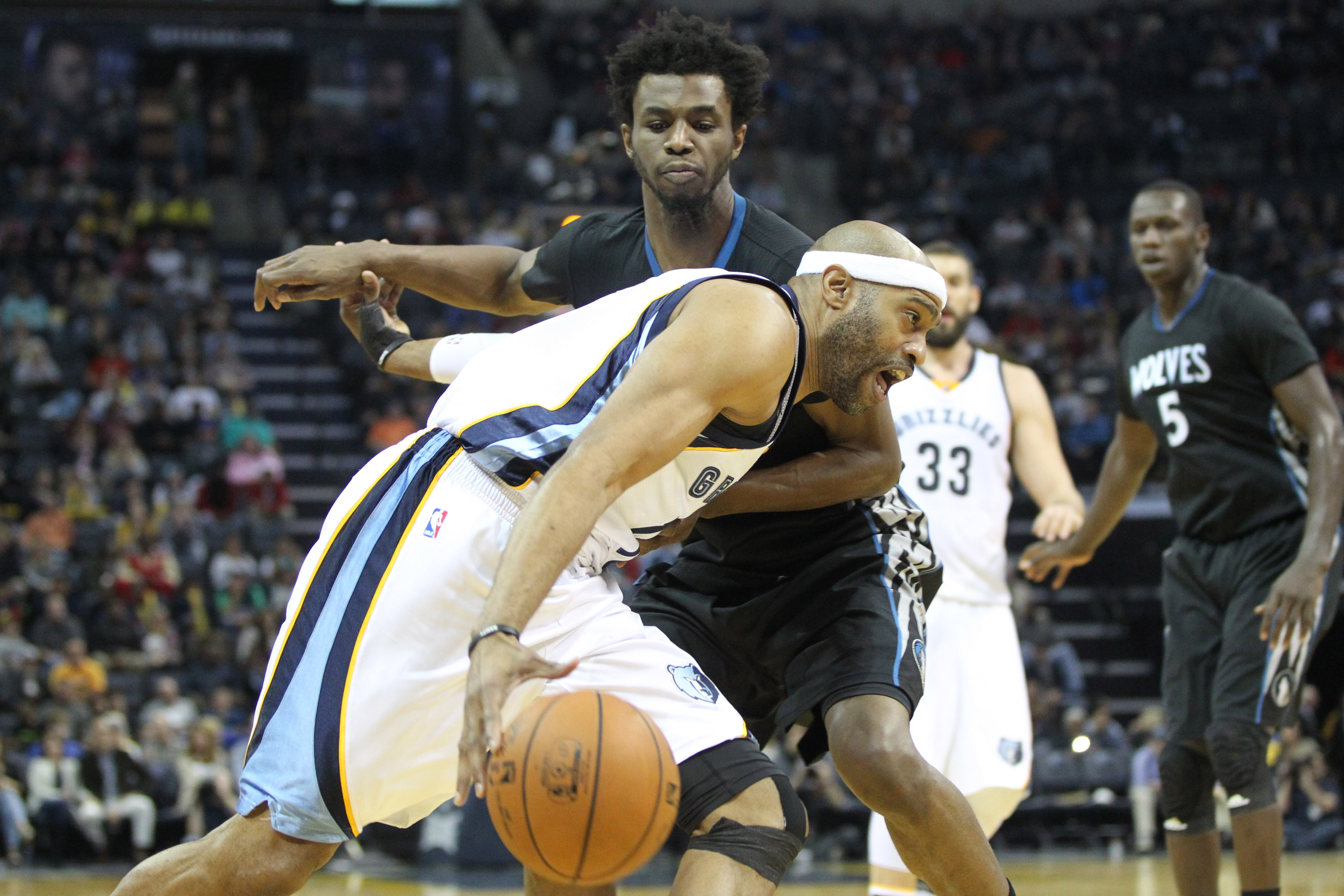 Nov 19, 2016; Memphis, TN, USA;  Memphis Grizzlies forward Vince Carter (15) drives as Minnesota Timberwolves forward Andrew Wiggins (22) defends at FedExForum. Memphis defeated Minnesota 93-71. Mandatory Credit: Nelson Chenault-USA TODAY Sports