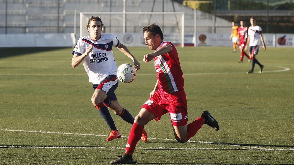 Lance del encuentro de esta temporada en Valle de Aranguren entre Mutilvera y Somozas (Foto: Vavel.com)