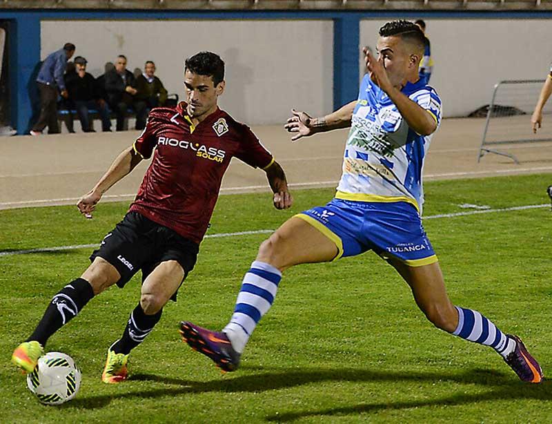 En la foto un lance del encuentro de la primera vuelta (Foto: El Correo de Burgos)