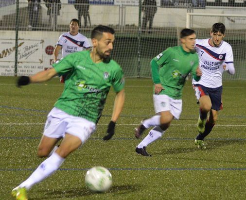 Lance del duelo disputado en el Municipal de Guijuelo entre chacineros y el Mutilvera (Foto: Noticias CyL)