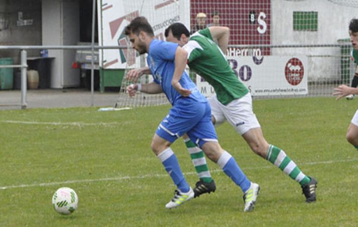 Lance del encuentro disputado en San José entre CD Llanes y CD Covadonga (Foto: CD Covadonga)
