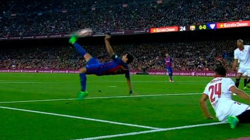 Luis Suárez marcando el primer gol del partido