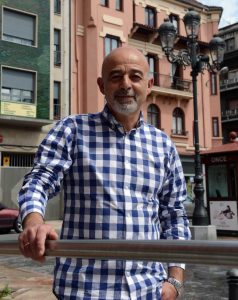 Ardura en la Plaza de Abastos de Mieres (Foto: La Nueva España)