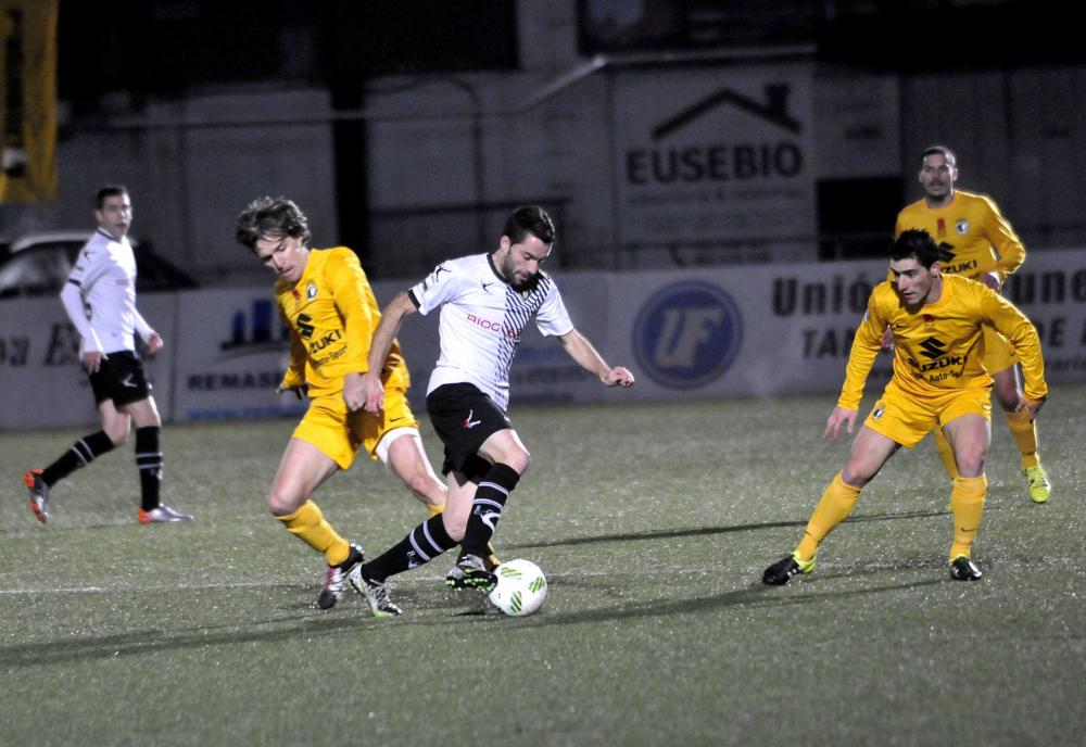 Caudal y Burgos tienen en su propia mano evitar el descenso a Tercera División (Foto: La Nueva España)