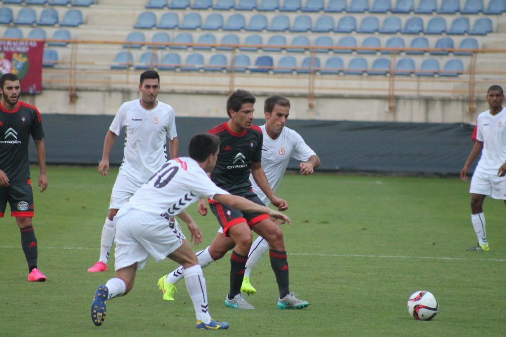 Cultural y Celta 'B' son dos de los contendientes a campeón. Lance del encuentro disputado en el Reino de León (Foto: SportLeon.com)