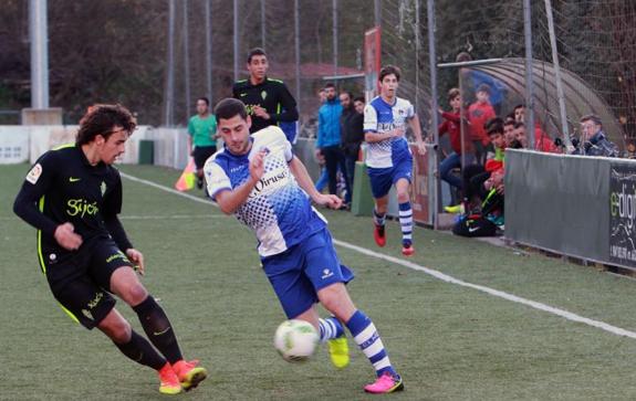 El filial rojiblanco venció al Tuilla y evitó su clasificación para la Copa del Rey (Foto: La Nueva España)