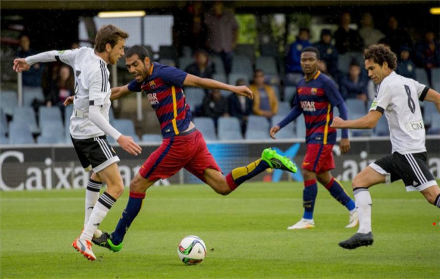 Lance del encuentro entre Barça B y Valencia Mestalla disputado esta temporada en el Mini Estadi (Foto: SPORT)