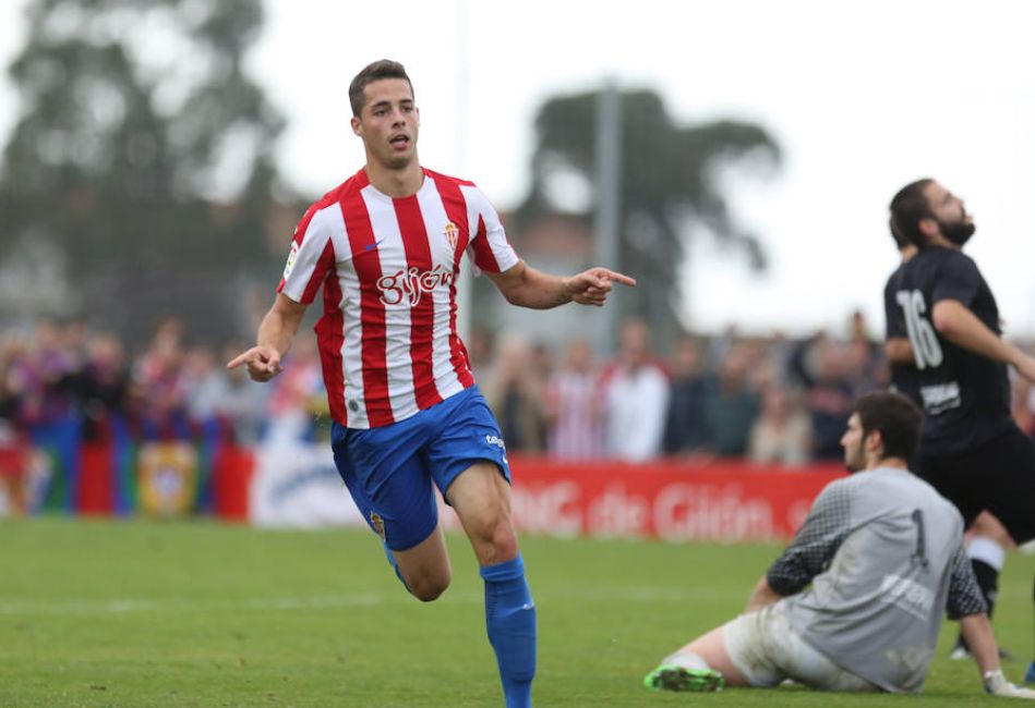 Rubén Sánchez celebra el quinto gol frente al Beasain (Foto: El Comercio)