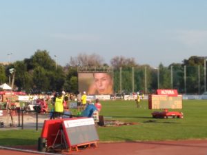 #campeonatodeespañaabsoluto #ursularuiz @sulycaRuiz bate el RESP de lanzamiento de peso y consigue el pasaporte a #london2017