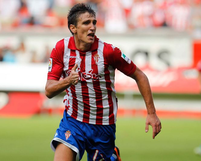 Stefan Šćepović celebra un gol en su anterior etapa en Gijón (Foto: El Comercio)