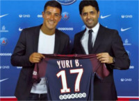 Presentación de yuri Berchiche con el PSG