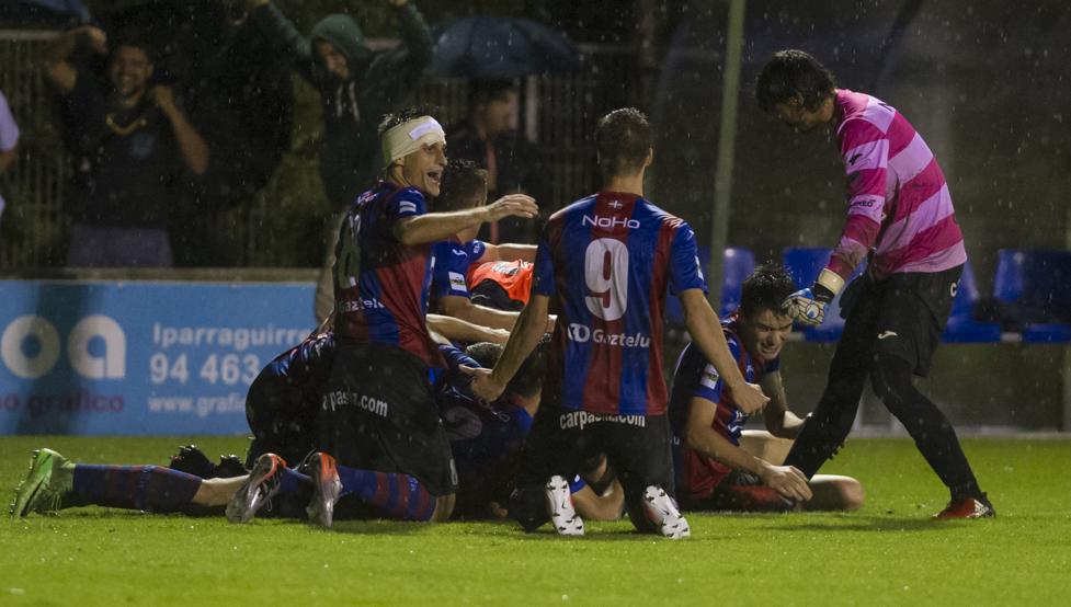 Los jugadores del Leioa celebran el gol que les dió el pase a la siguiente ronda de Copa (Foto: Mundo Deportivo)