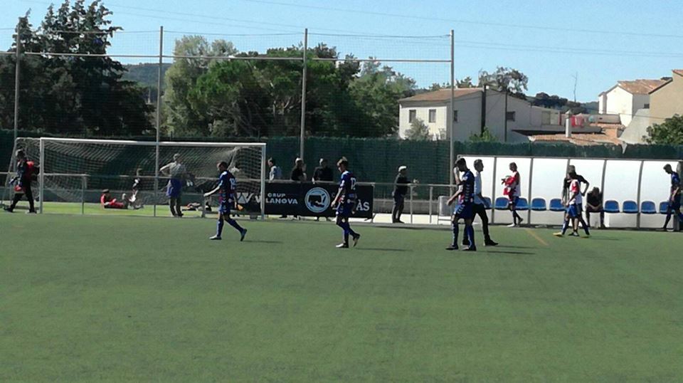 La decepción en los jugadores locales era evidente al acabar el encuentro Foto: Juan Luis Chaves