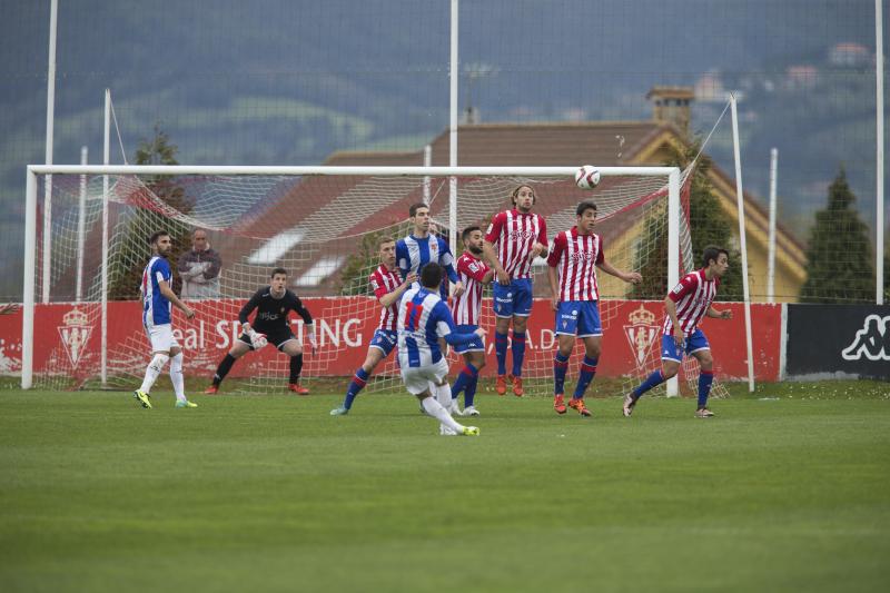 Lance del último encuentro disputado por ambos conjunto en la Escuela de Fútbol de Mareo (Foto: La Nueva España)