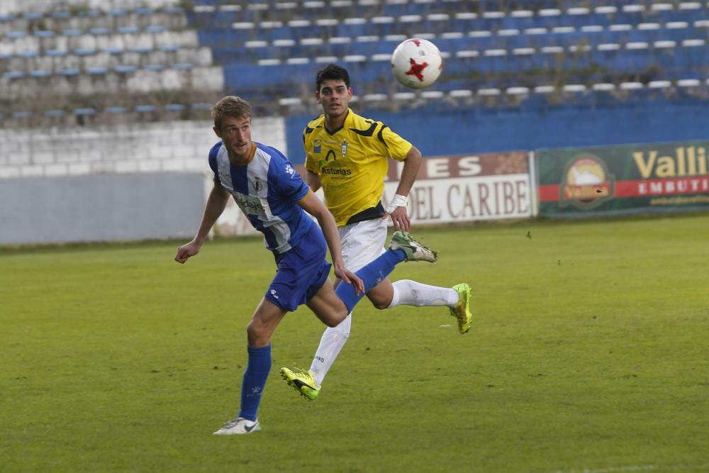Lance del encuentro entre el Real Avilés y el San Martín