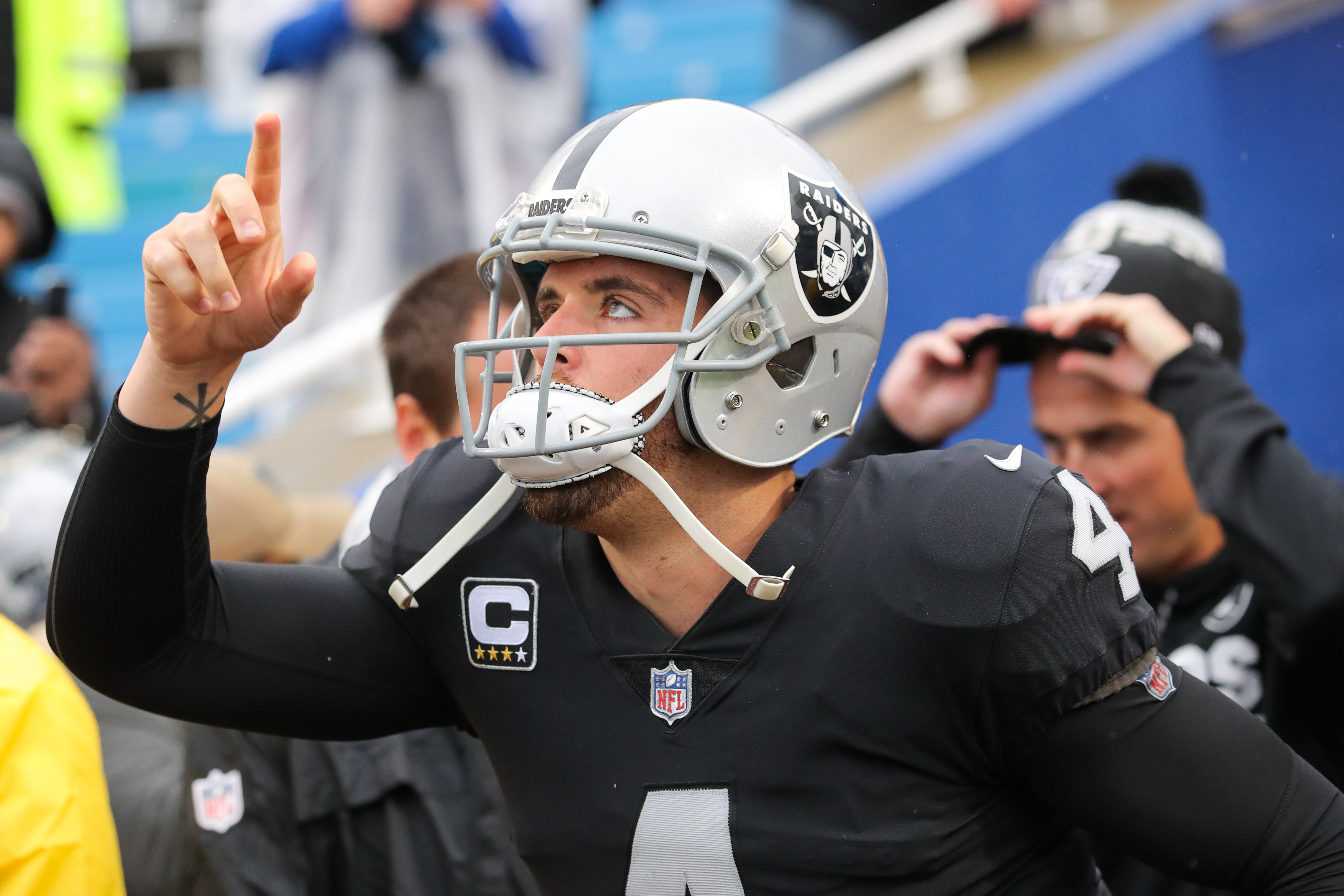 ORCHARD PARK, NY - OCTOBER 29:  Derek Carr #4 of the Oakland Raiders runs to the field before an NFL game against the Buffalo Bills on October 29, 2017 at New Era Field in Orchard Park, New York.  (Photo by Brett Carlsen/Getty Images)