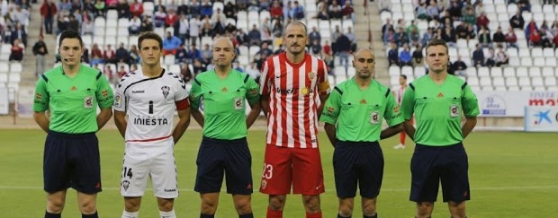 Foto de capitanes en el último Albacete Balompié-UD Almería (Fuente de imagen: La Voz de Almería)