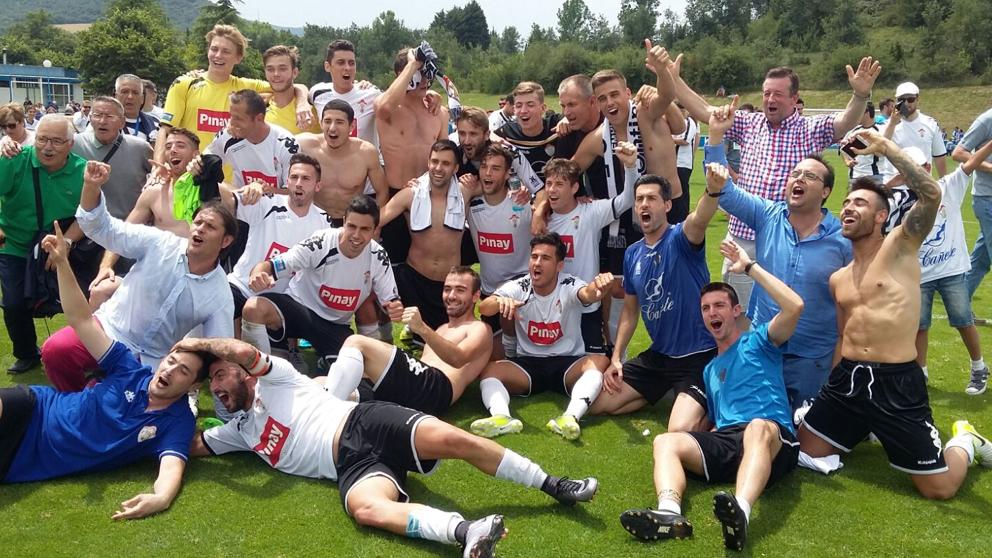 Celebración del ascenso del Ontinyent (Foto: La Vanguardia)