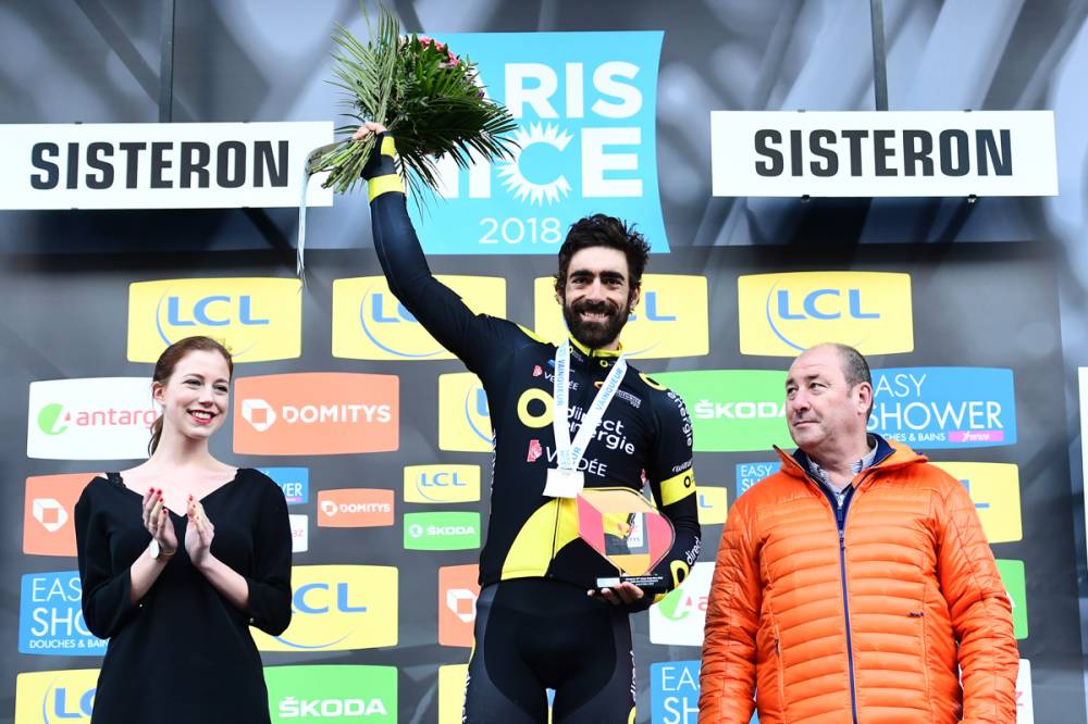 Jérome Cousin en el podium tras ganar la etapa