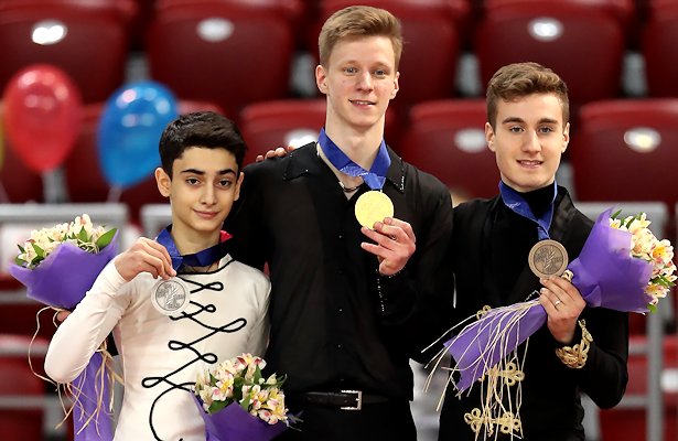 Podio de chicos en el Mundial Júnior 2018 en Sofia