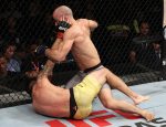 Marlon Moraes se impuso a Raphael Assunção por sumisión. Foto vía: ufc.com