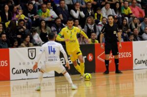 Jaén vs Parrulo Miguel de O Parrulo bloquea a José Mario