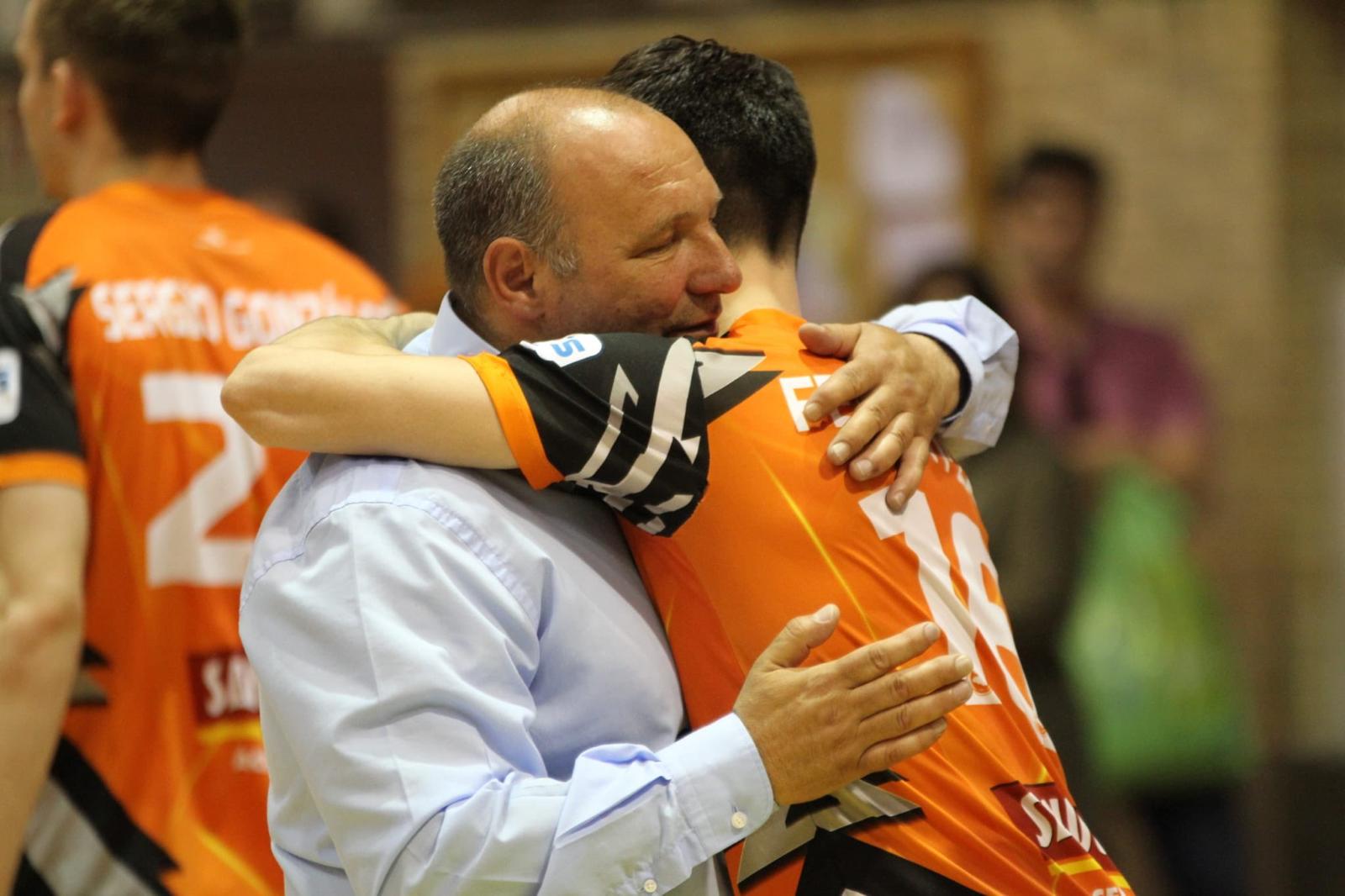 El abrazo de dos grandes