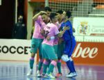 Los jugadores del Barça celebran un tanto en su victoria por 2-6 frente a Jimbee Cartagena el 13 de febrero