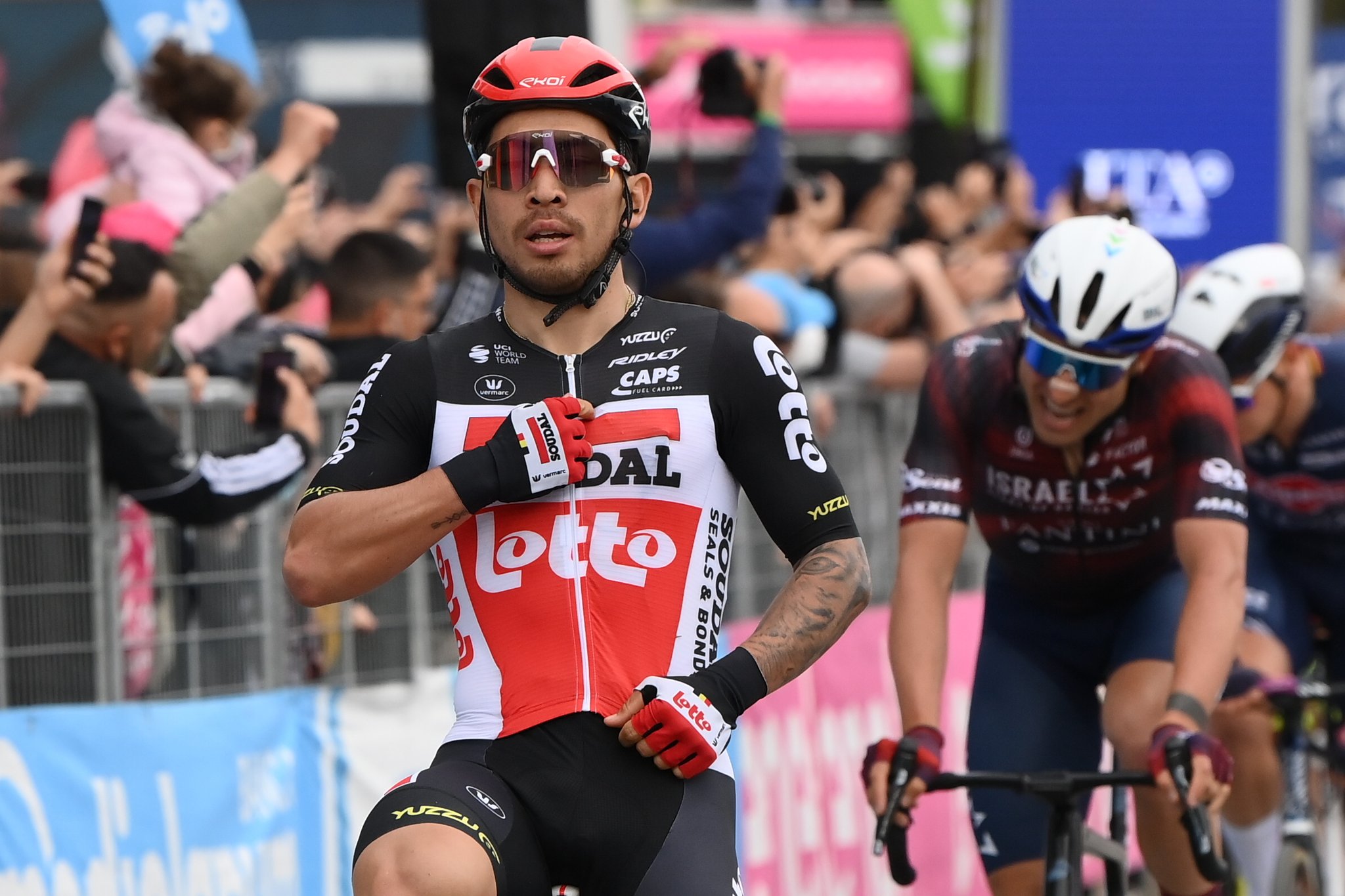Caleb entrando en Meta (fuente: @giroditalia)