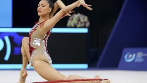 Natalia García en su ejercicio con aro en Baku. 
