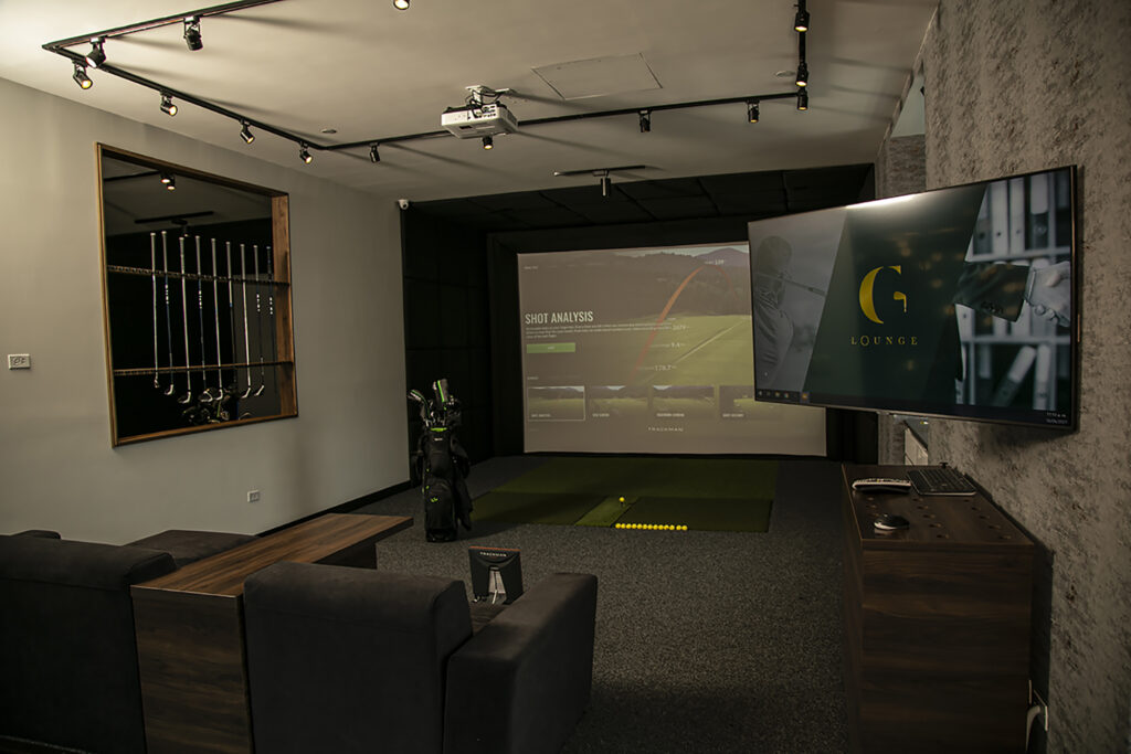 Indoor golf