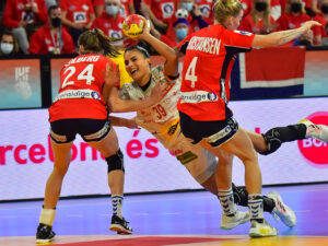 Almudena Rodríguez causa baja. 