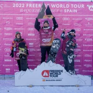 El podio femenino con Olivia McNeill en el peldaño más alto.