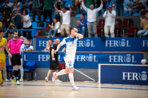 Adri en partido de liga