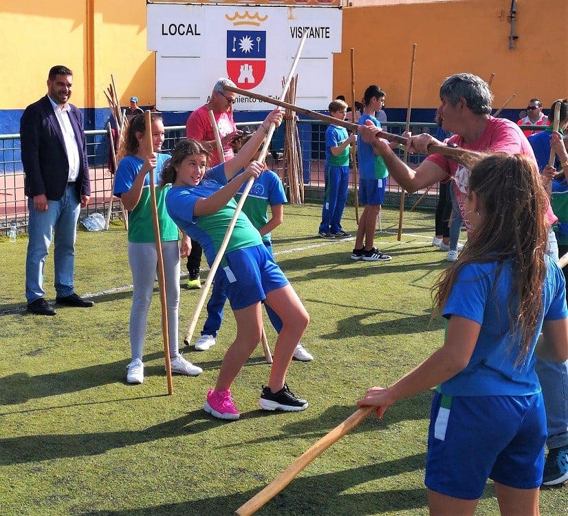 El proyecto de divulgación de los juegos tradicionales canarios está siendo un éxito en los distintos centros escolares.